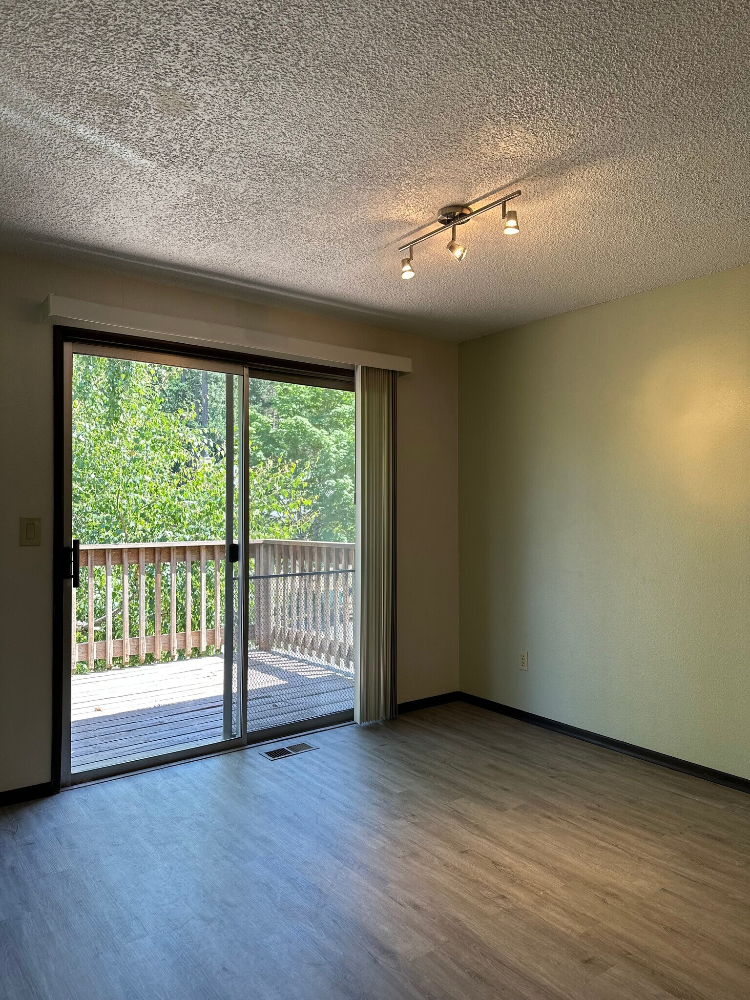 Building Photo - 8617 SW 49th Ave
