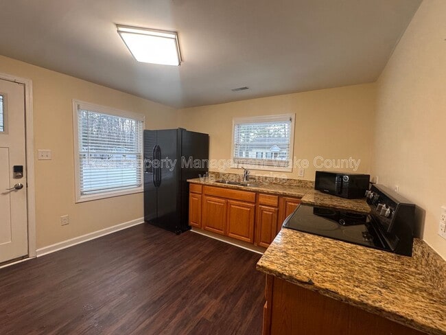 Building Photo - 1505 Axum Rd