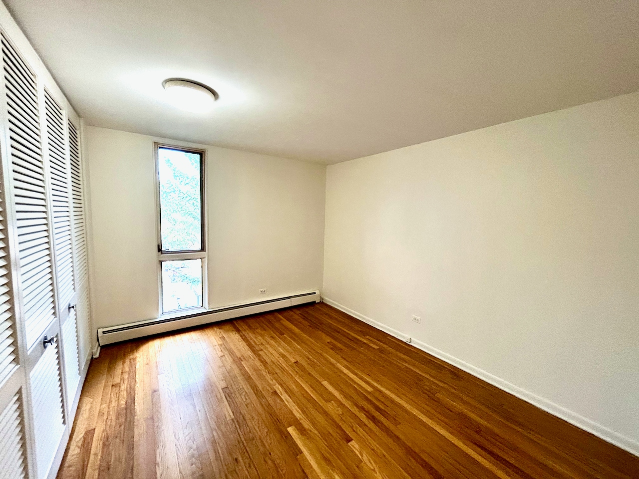 Bedroom - 5435 N Artesian Ave