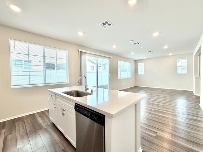 Building Photo - 3 bedroom Solar Home in Heirloom Farms for LEASE!