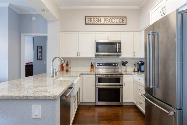 Building Photo - 200 4th Ave S