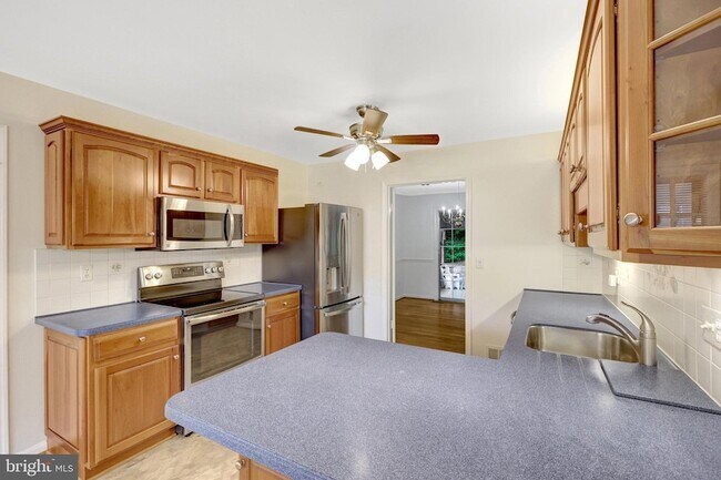 Building Photo - 615 Kearney Ct SW
