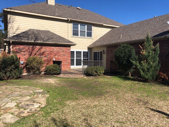 Building Photo - 5 Bedrooms in Richardson!