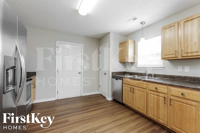 Building Photo - 1102 Eastwood Dr