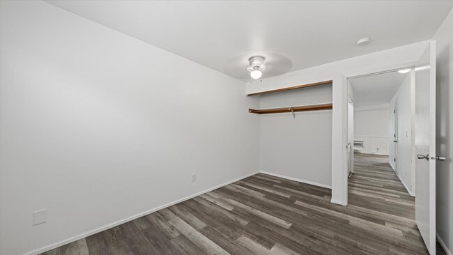 Building Photo - Charming 2-Bed, 1-Bath Condo for Lease at Ivy Club – Low Maintenance Living
