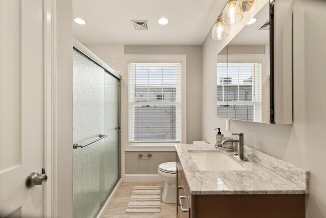 Building Photo - 149 Pleasant St