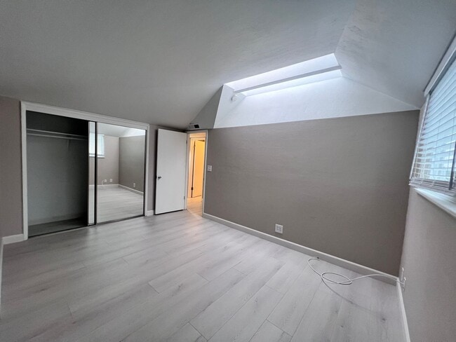 Building Photo - EBN T 14723