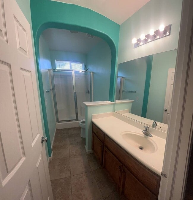 Building Photo - Spacious 4 Bed, 3 Bath Home in Madera – Pe...