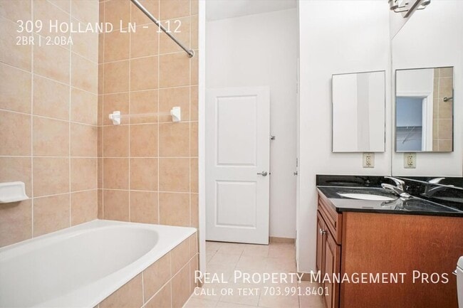 Building Photo - 309 Holland Ln