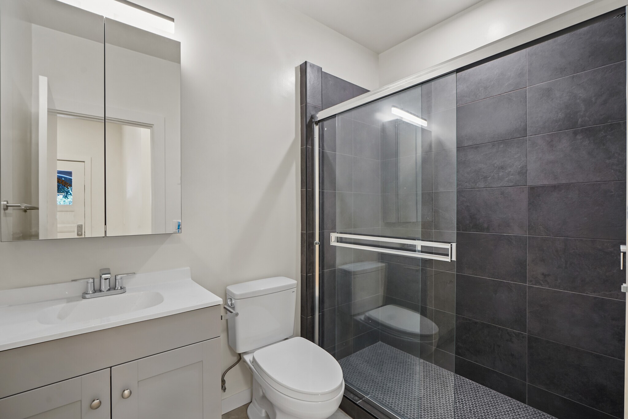 Building Photo - 1387 Oak St