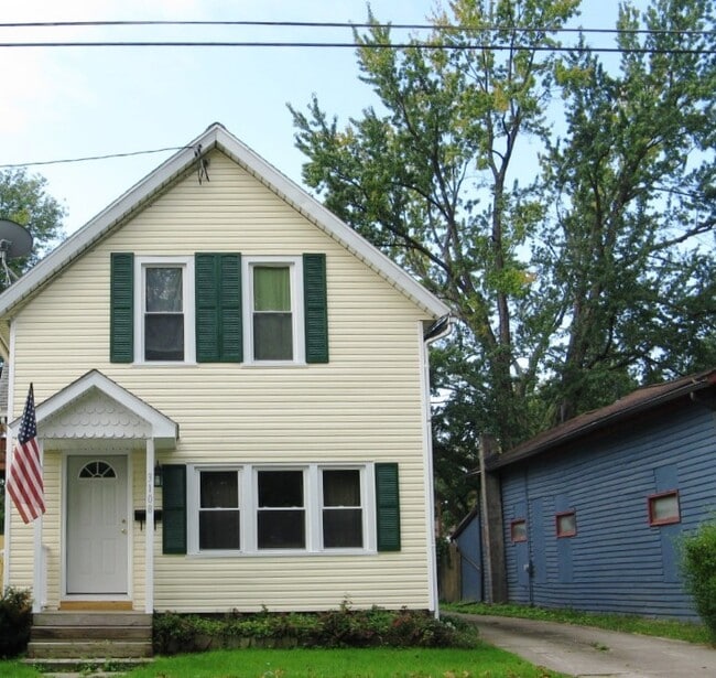 Building Photo - 3108 Pine Ave