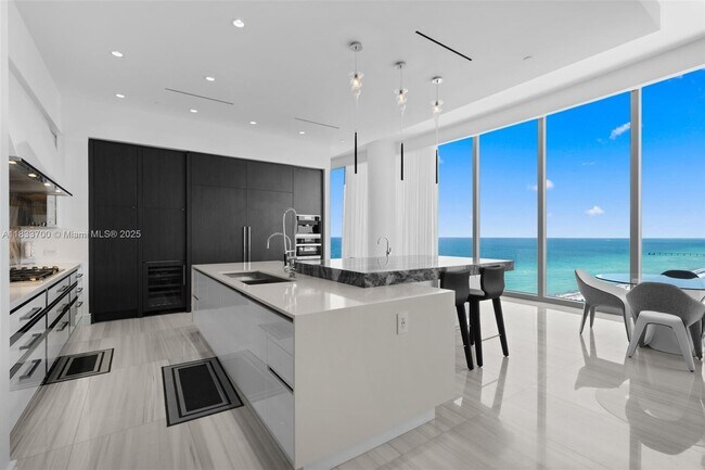 Building Photo - 17901 Collins Ave
