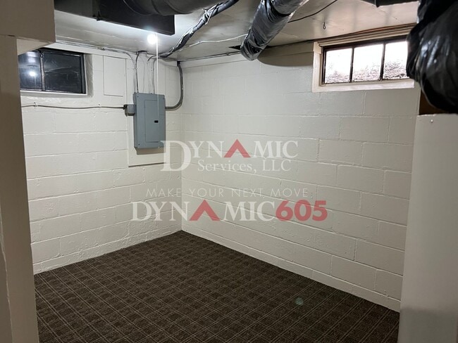 Building Photo - 4+ Bedroom, 2 Bath House with Garage and Fenced Backyard