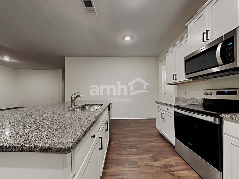 Building Photo - 275 Hogan Dr