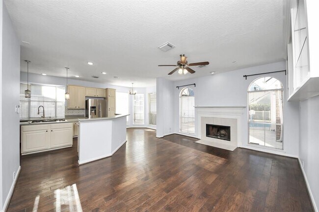Building Photo - 623 Airybrook Ln