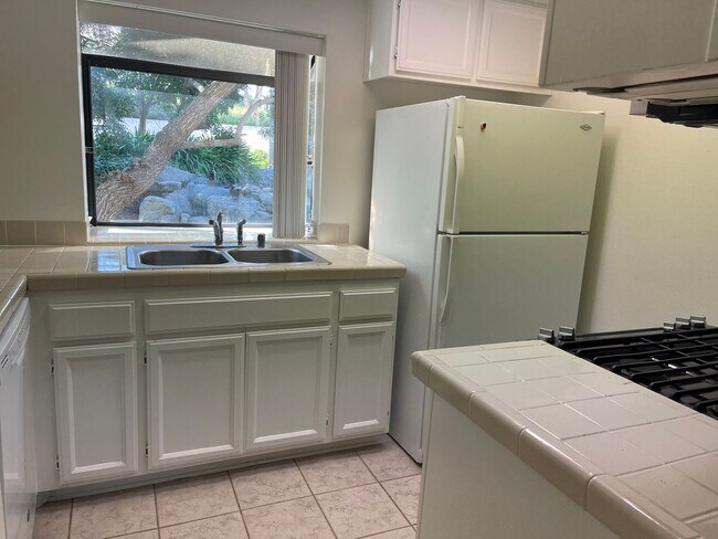 Building Photo - Adorable 1 bed 1 bath Apartment in Agoura Hills!