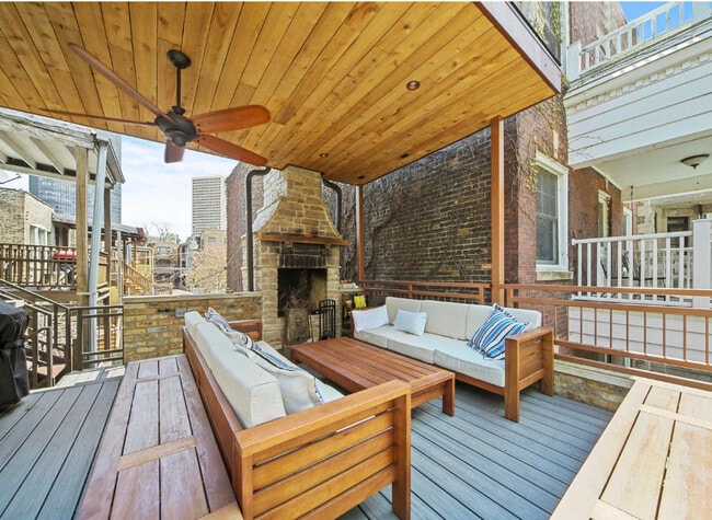 Building Photo - 1067 W Balmoral Ave