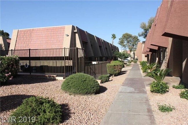 Building Photo - 4401 Alexis Dr