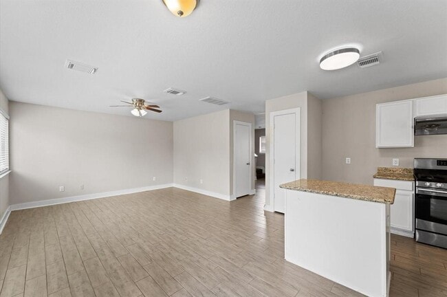 Building Photo - 7419 Ravenswood