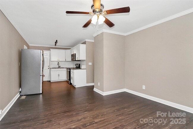 Building Photo - 2213 Kennesaw Dr