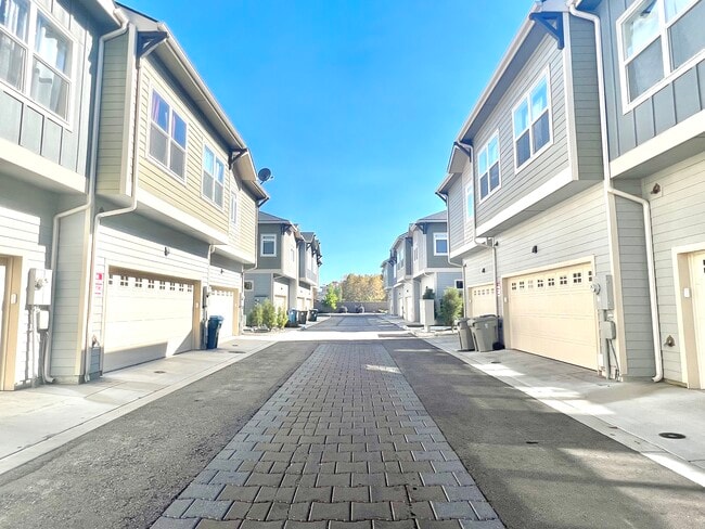 Garage - 4261 N Reed Ln