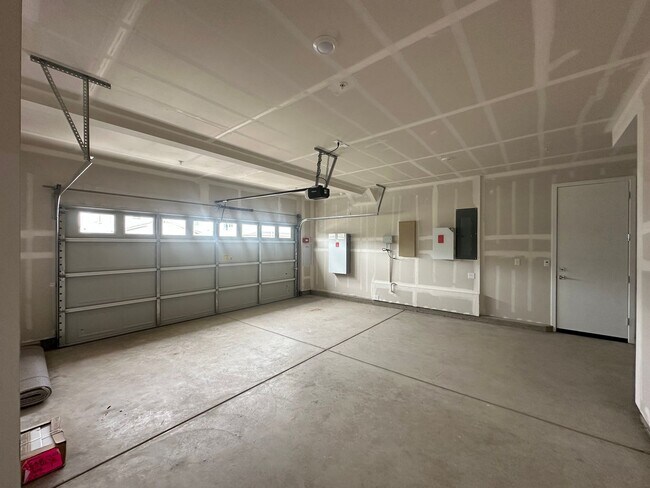 Building Photo - 2824 Wrangell St