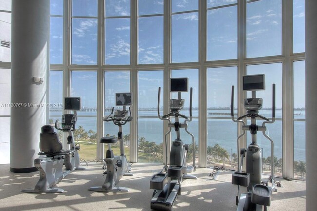 Building Photo - 1800 N Bayshore Dr