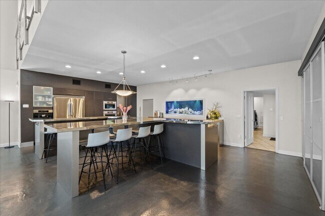 Building Photo - 3824 Gaines Dr