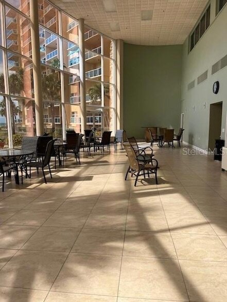 Building Photo - 880 Mandalay Ave