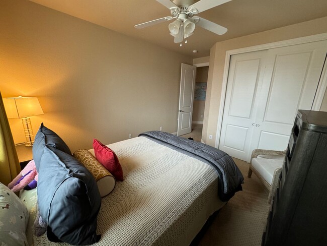 Building Photo - Amazing Lone Tree Home!