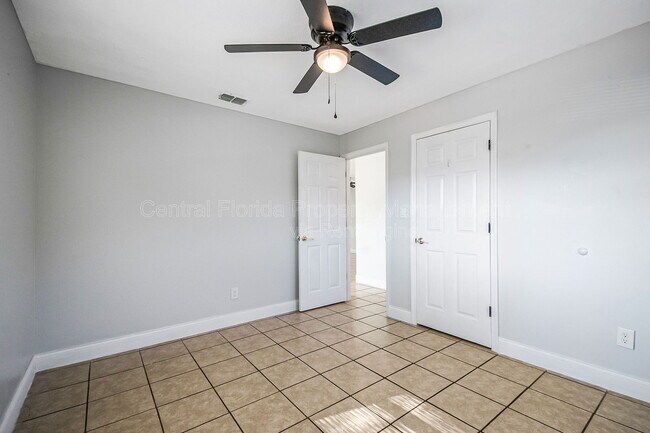 Building Photo - 21 E Celeste St