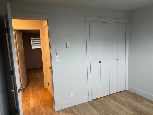 Building Photo - Beautifully updated 2 bed/1bath duplex in Thurston!