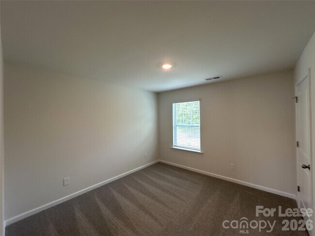 Building Photo - 1920 Vanderlyn St