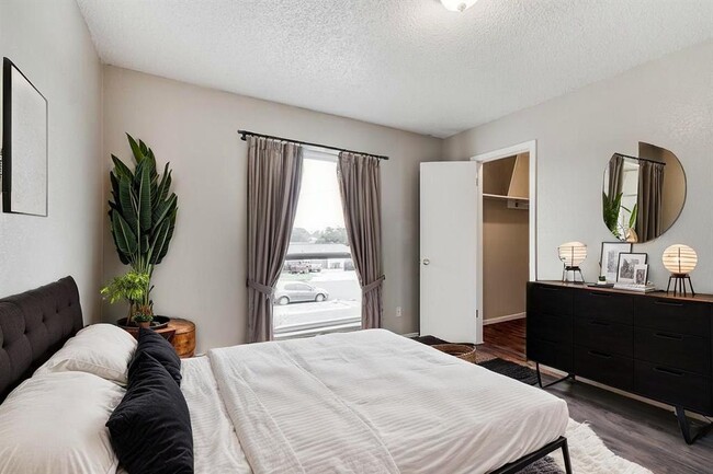 Building Photo - 2611 Ektom Dr