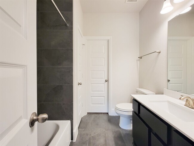 Building Photo - 13806 Friarstone Pointe Dr