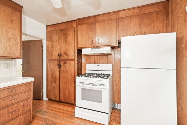 Building Photo - 420 Carrillo St