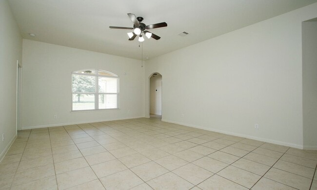 Building Photo - For Lease | 3 Bed, 2 Bath | 1,766 Sq Ft | ...
