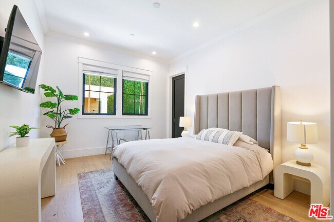 Building Photo - 5911 Beckford Ave