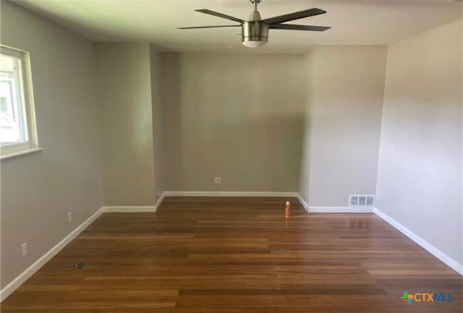 Building Photo - 200 Uecker Dr