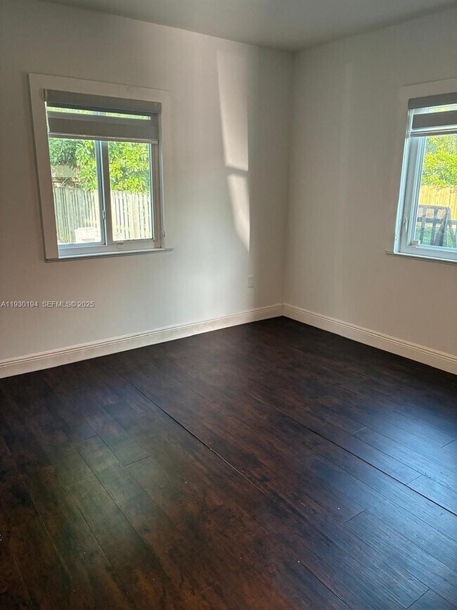 Building Photo - 1757 SW 24th Ter