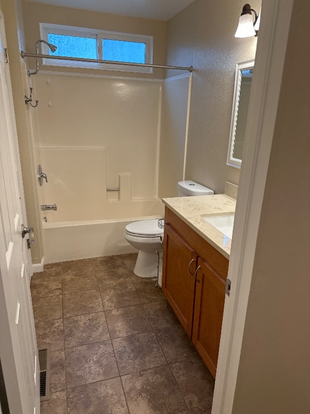 Building Photo - 4533 Hillview Ct