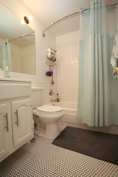 Building Photo - 4923 SE 71st Ave