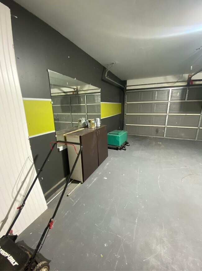 Building Photo - 1214 Champion Dr