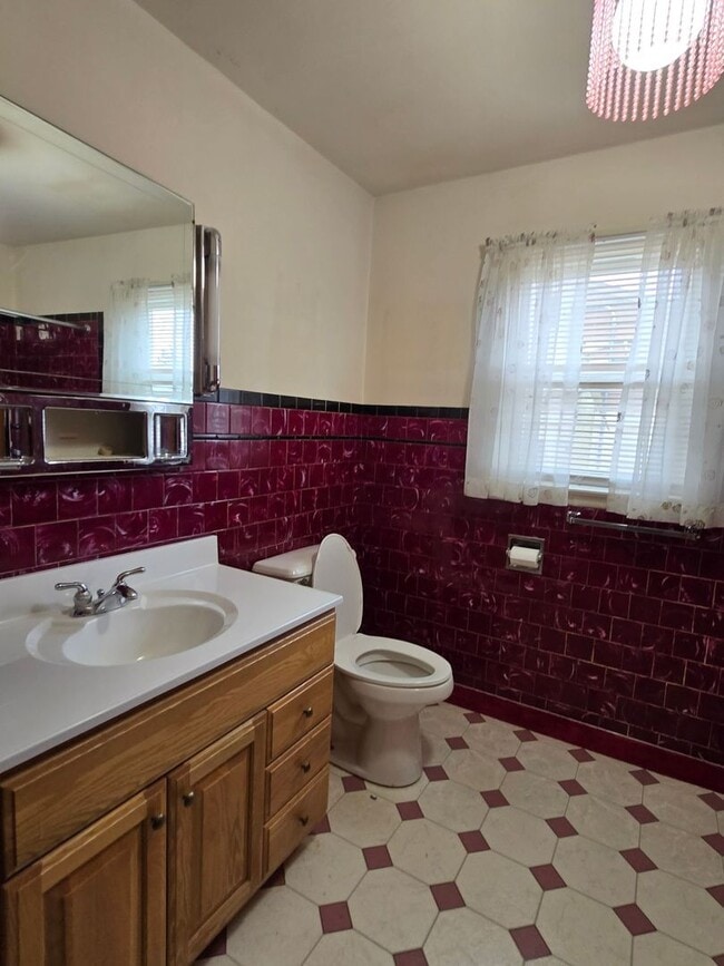 Building Photo - Eastside 4 BD w/garage