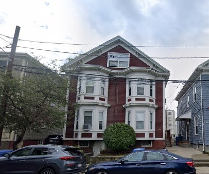 Building Photo - 220 Banks St