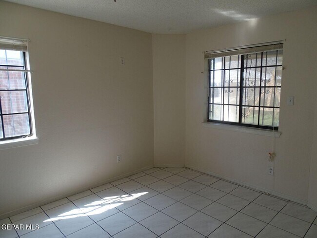 Building Photo - 5245 Roger Maris Dr