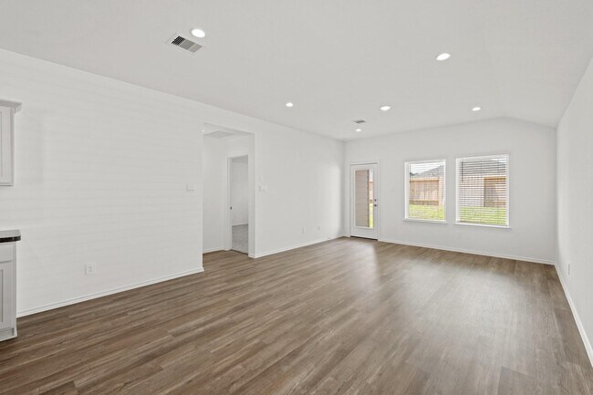 Building Photo - 5710 Sycamore Glen Dr