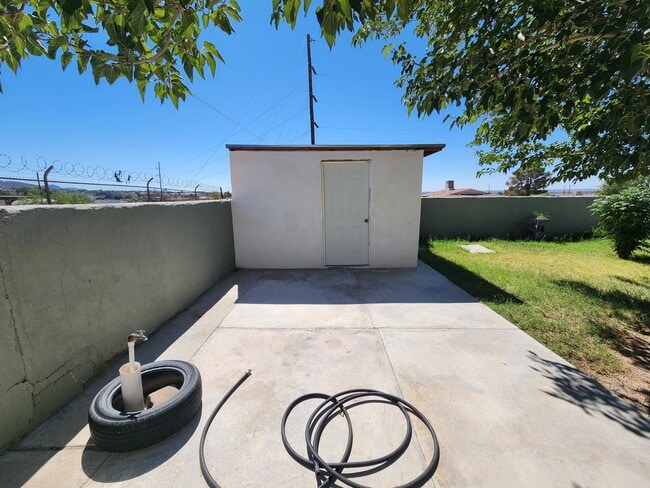 Building Photo - 235 Cottonwood St