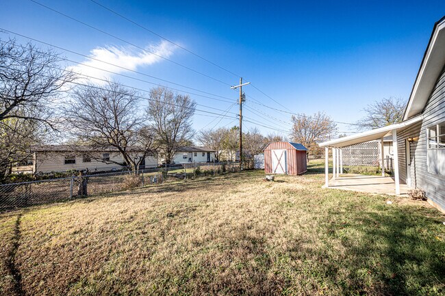 Building Photo - 911 SW 35th St