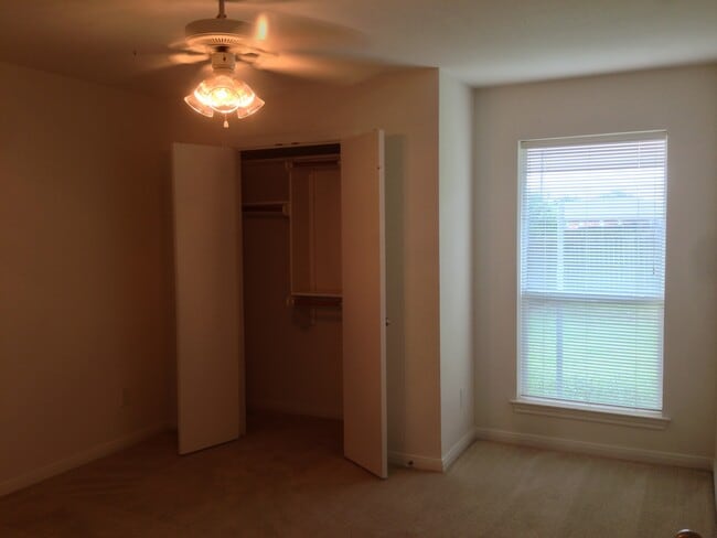 Building Photo - 3BR / 2BA Duplex in Hewitt, Texas | Midway...
